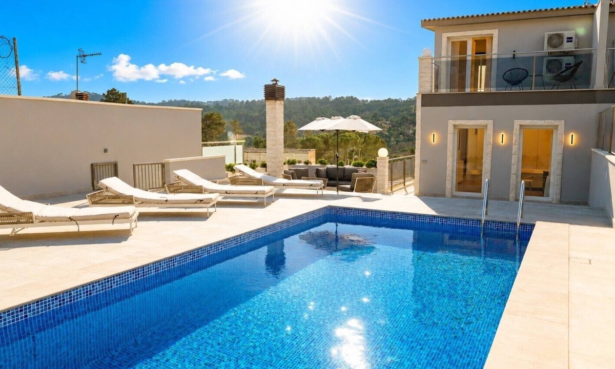 Vidreres Villa | Country House 'Senera' with Mountain Views, Wi-Fi and Air Conditioning