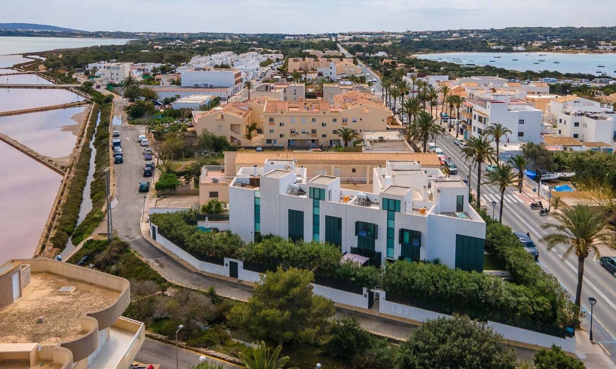La Savina House | Cozy triplex in La Savina port!