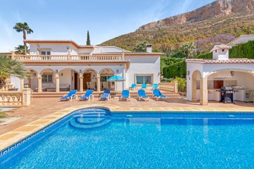Ermita Villa | Cristina