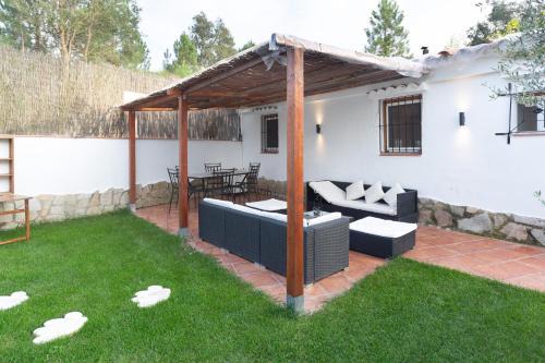 Puigventos Villa | Detached villa for 6 People in Lloret de Mar with comunal Outdoor swimming pool