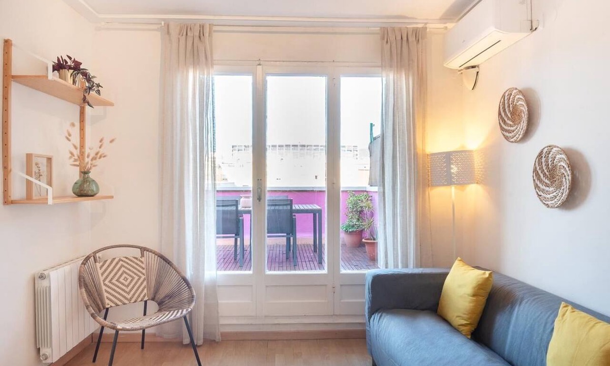 Esquerra de l'Eixample Apartment | Dreamy sunsets in a central penthouse w/terrace