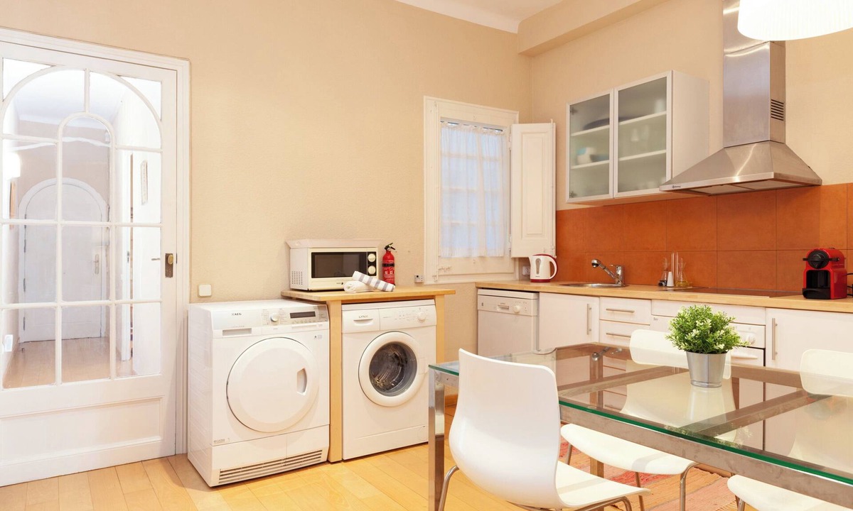 L'Antiga Esquerra de l'Eixample Apartment | ENRIQUE GRANADOS 2 PAX BARCELONA