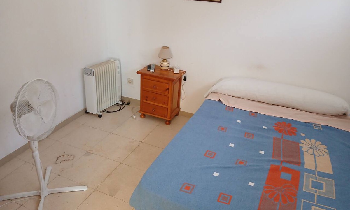 Toledo Bed & Breakfast | Private Room for 2 or 3 People in a Shared House