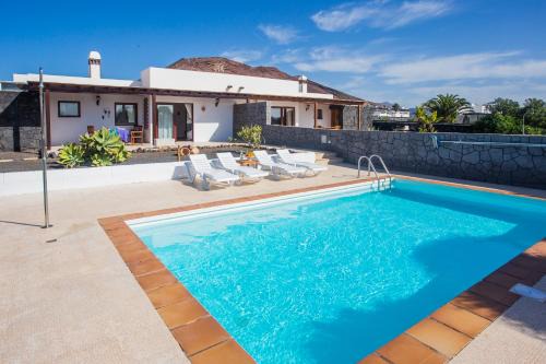 Montana Roja Villa | Eslanzarote Villa Caracola, Super Wifi, Sat tv