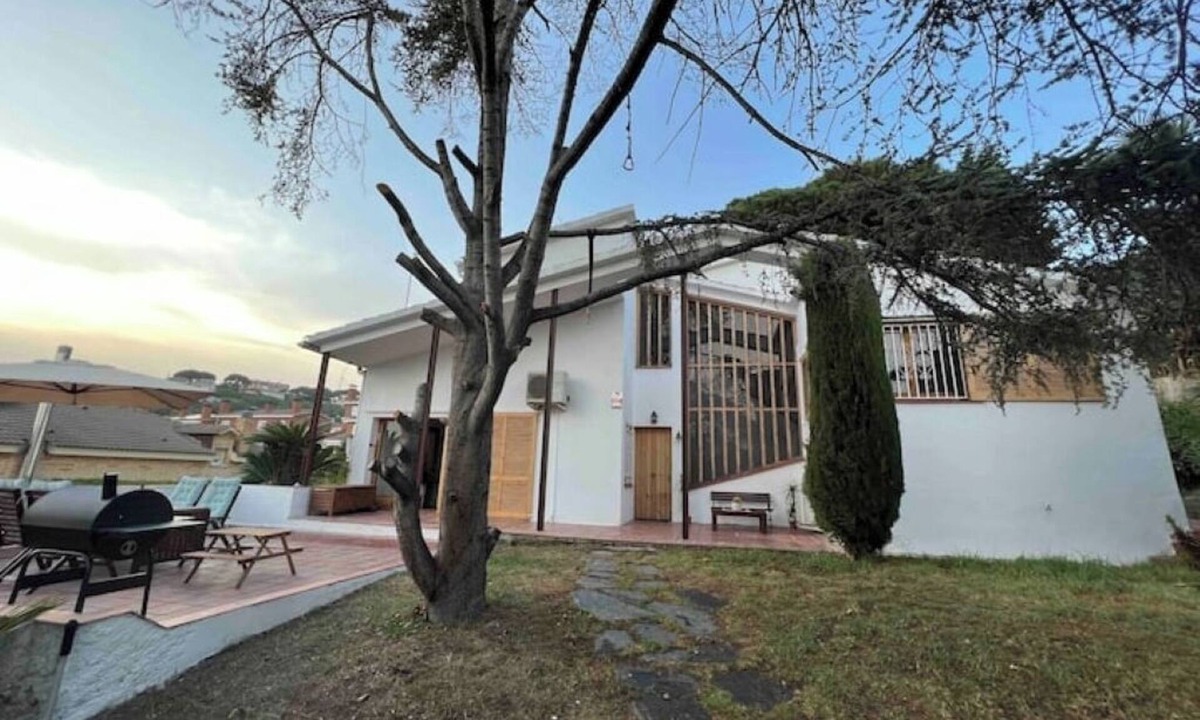 Teia House | Family house with pool on the beach