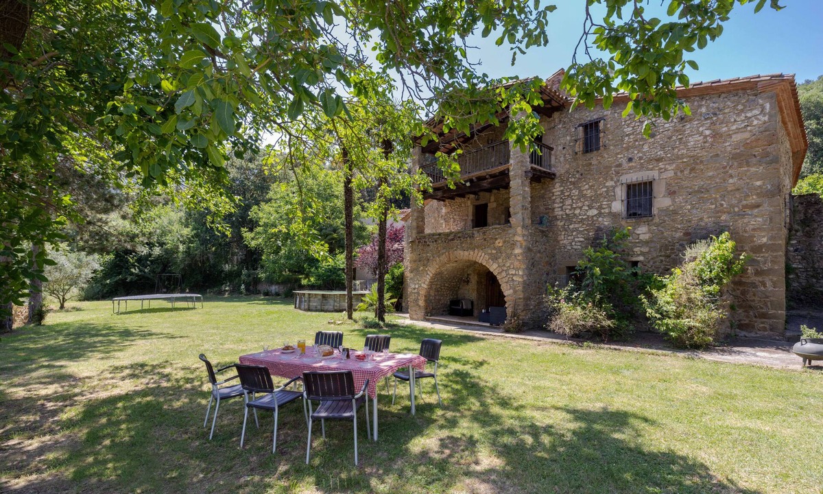 Les Planes d'Hostoles Villa | Garrotxa Nature House by Fidalsa ,