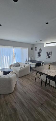 Sant Cugat del Valles Apartment | Golf en Sant Cugat - Elegante Apartamento para 3 con WiFI y AC a 20 min de Barcelona