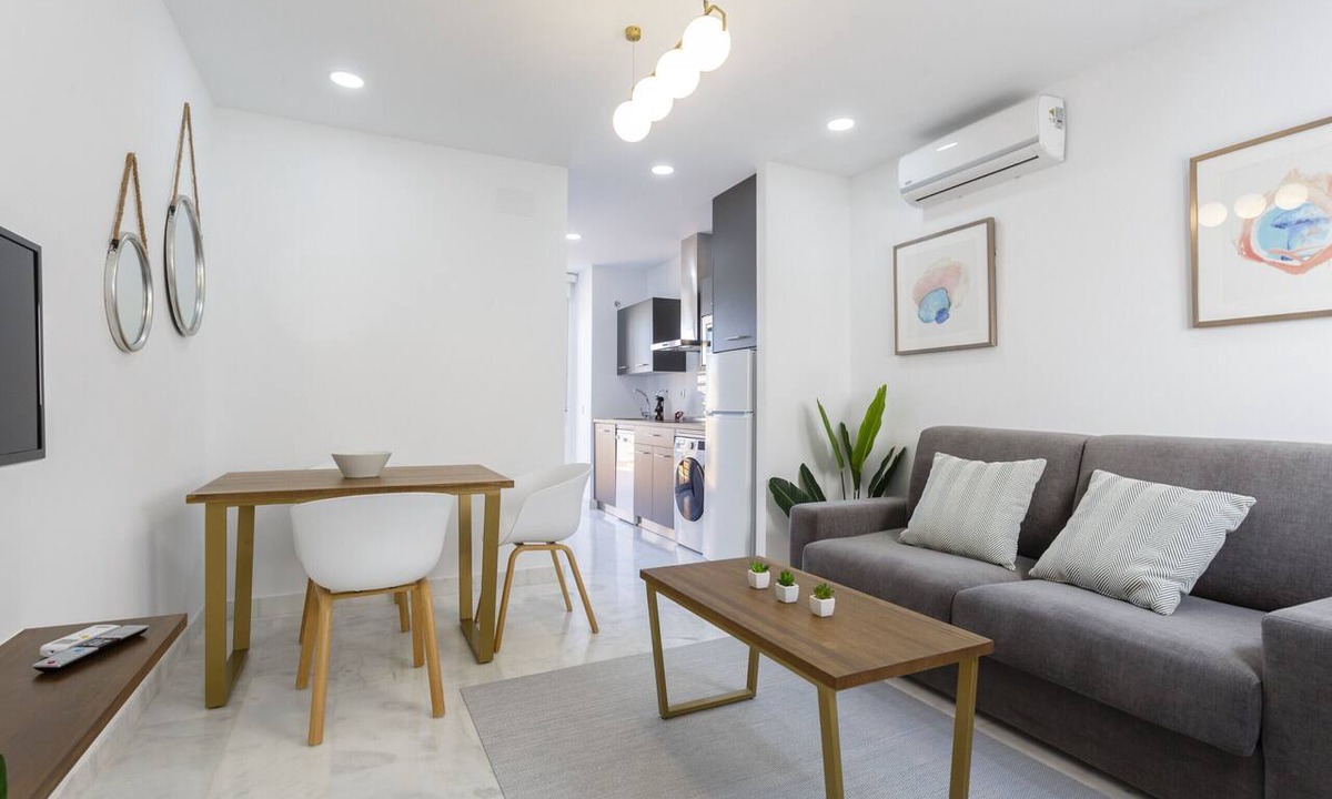 Old Town Apartment | Ground floor apartment with terrace - BRUJULA by Cadiz4Rentals