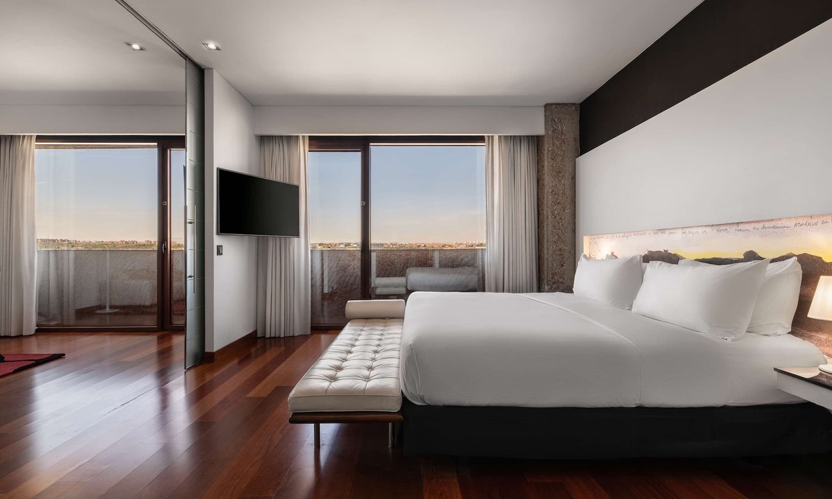 Barajas Hotel | Hilton Madrid Airport