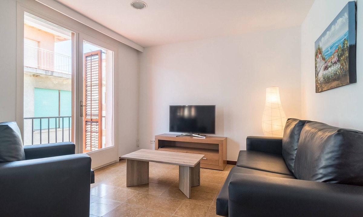 Canet de Mar Apartment | Holiday Apartment "Playa de Canet 3" with Balcony and Wi-Fi