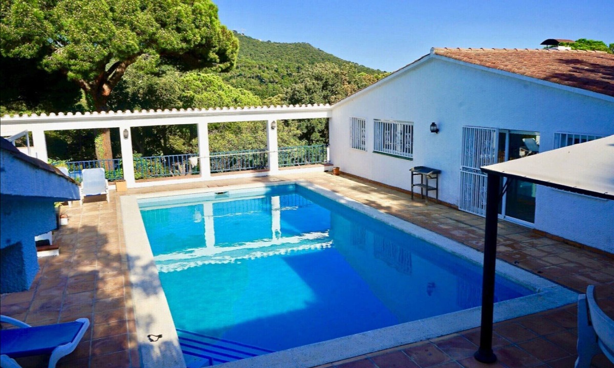 La Roca de Malvet House | Holiday Home near Santa Cristina Forest