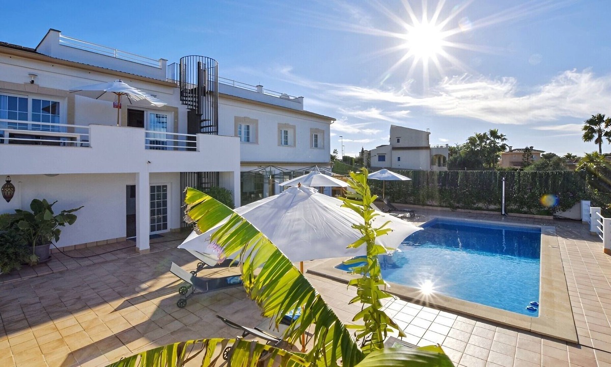 Sa Torre House | Holiday Home 'Ca Nostra' with Sea View, Wi-Fi and Air Conditioning