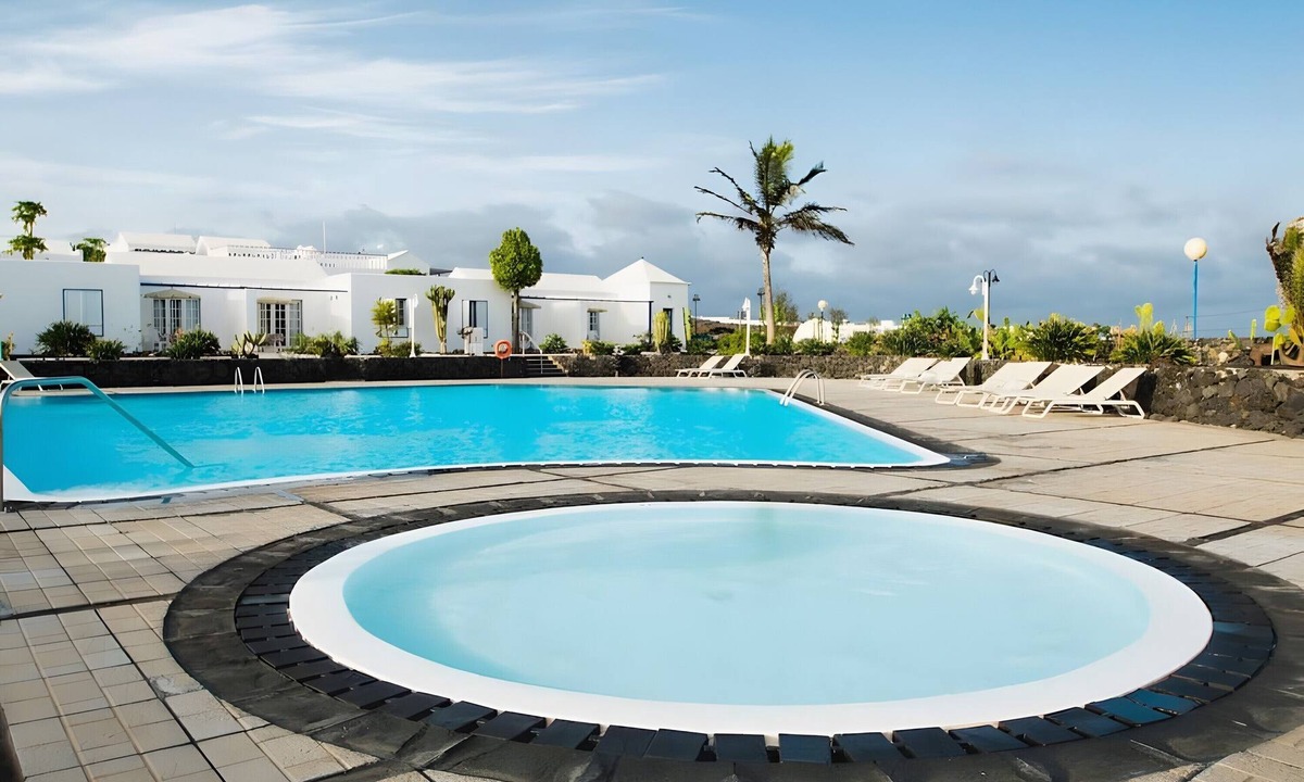 Arrieta House | Holiday Home 'Caleta Campos Bungalows' with Sea View, Shared Pool and Wi-Fi