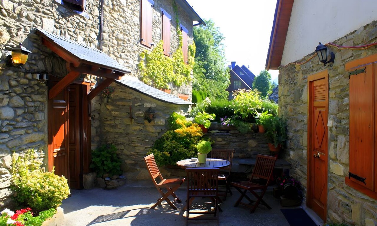 Garos House | Holiday Home 'Es De Bernat 2' with Mountain Views and Wi-Fi