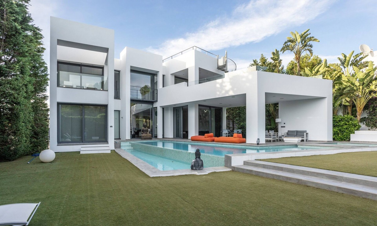 Cala Llenya House | Holiday Home 'Maribiza' with Sea Views, Wi-Fi and Air Conditioning