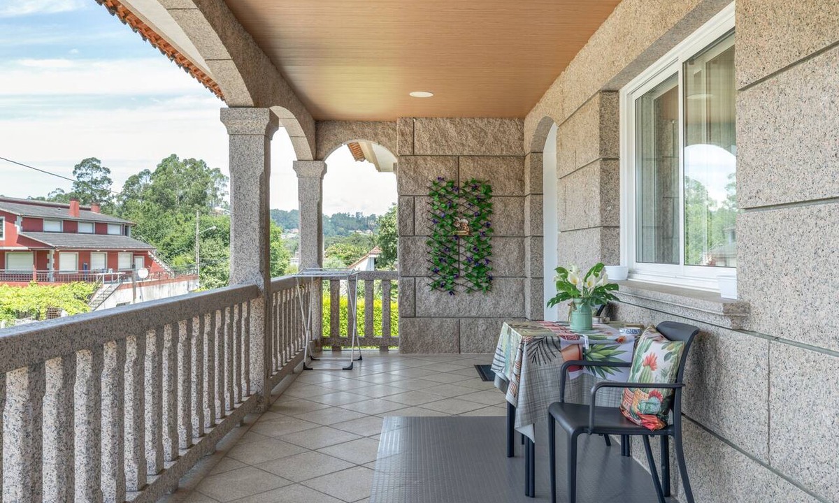 Mos House | Holiday Home 'Os Cabaleiros' with Mountain View, Private Terrace and Wi-Fi