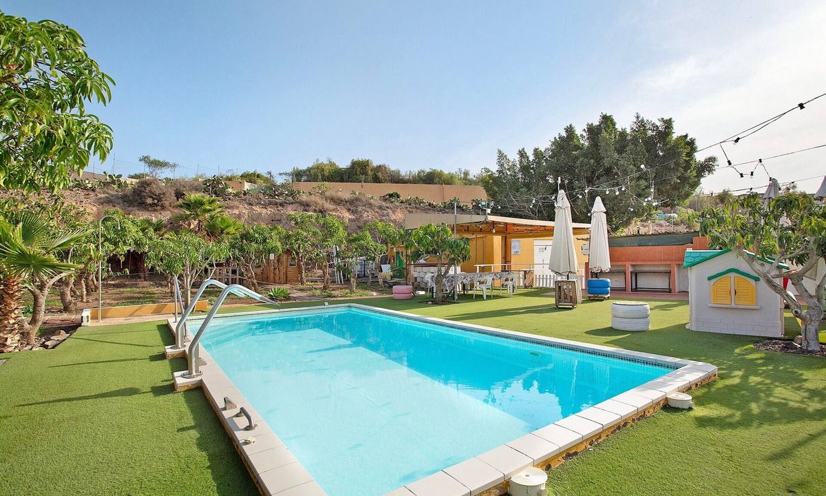 San Bartolome de Tirajana Villa | Holiday Home "Vidalenta El Salobre" with Mountain Views, Private Pool, and Wi-Fi