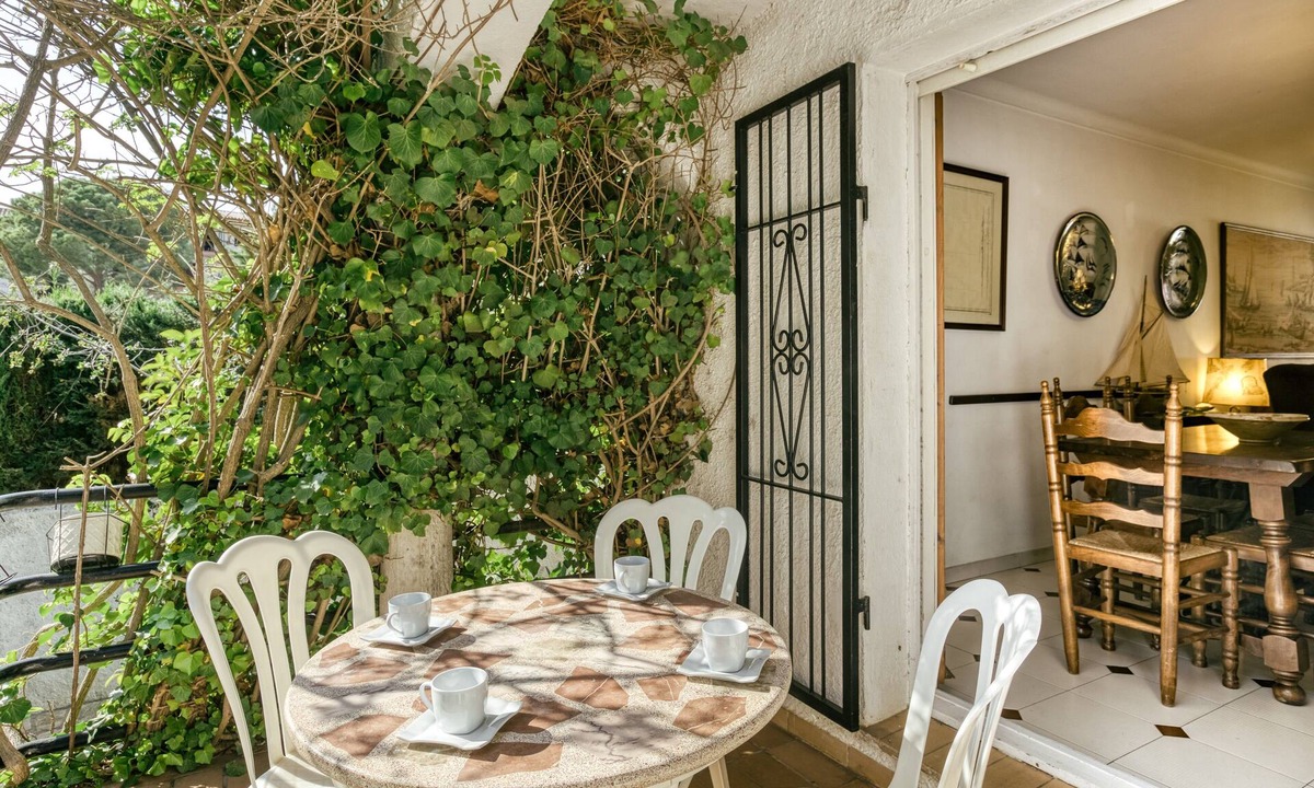 L'Escala House | Holiday Home 'Villa Montgó Parc Con Piscina' with Mountain View, Shared Pool and Air Conditioning