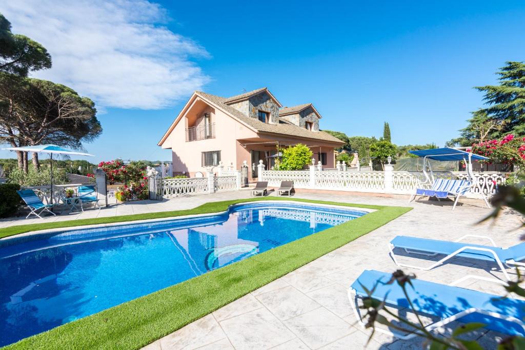 Tordera Villa | HomeHolidaysRentals Corts