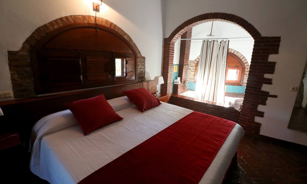 Almendral Hotel | Hotel Monasterio Rocamador
