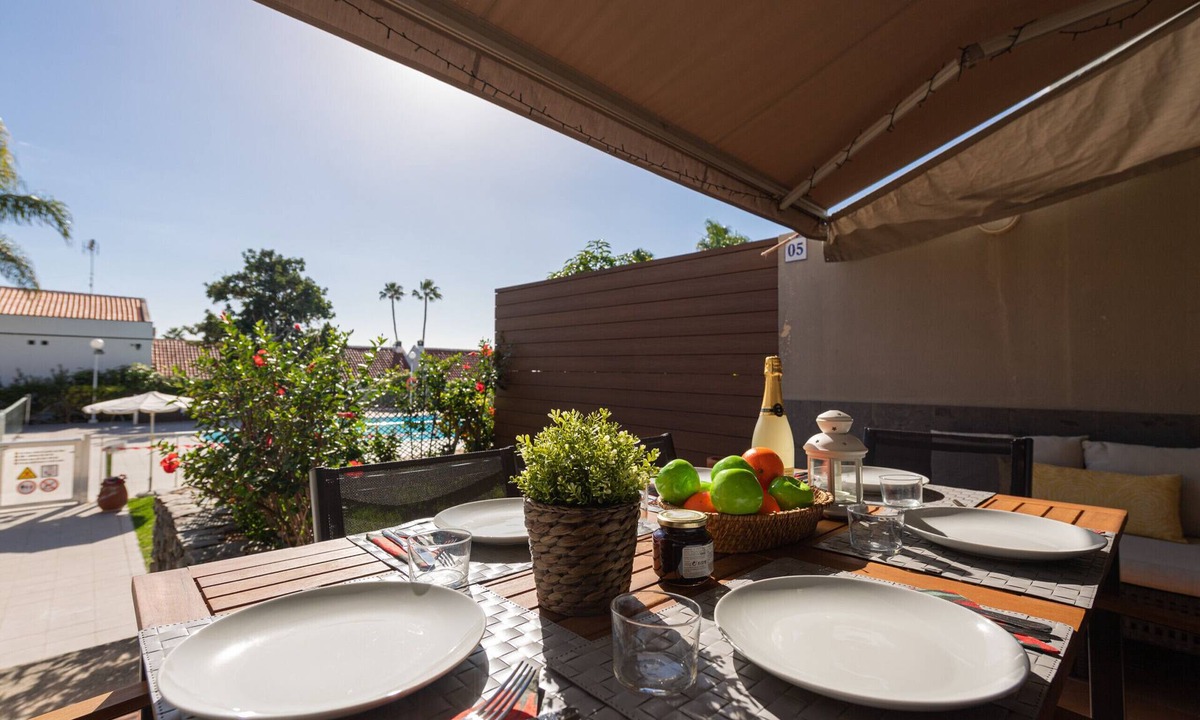 Pasito Blanco Ski Chalet | House with pool an beach walking distance