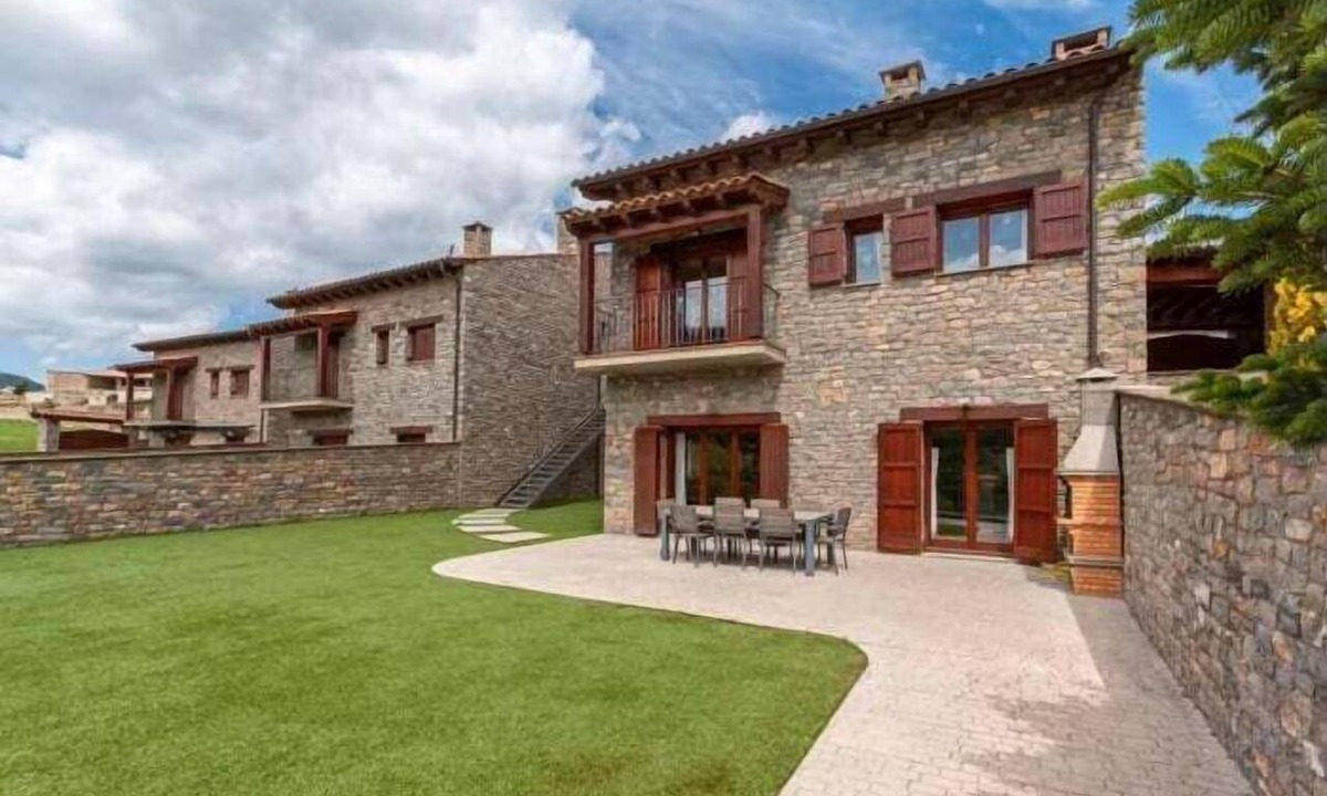 Montella House | House 4 rooms 10 Pax, Fireplace, BBQ & Cadí Views