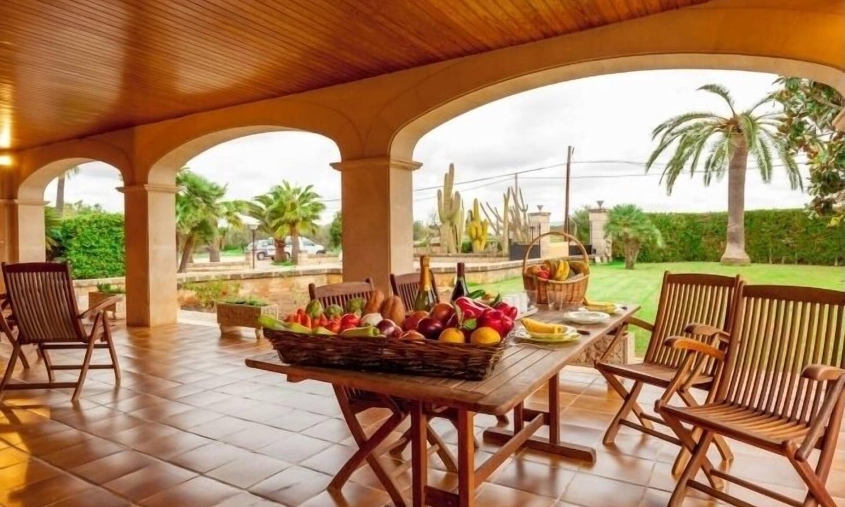 Sa Creu Vermella House | Impressive Villa Son Ferriol estate in Palma de Mallorca with pool vacation rent