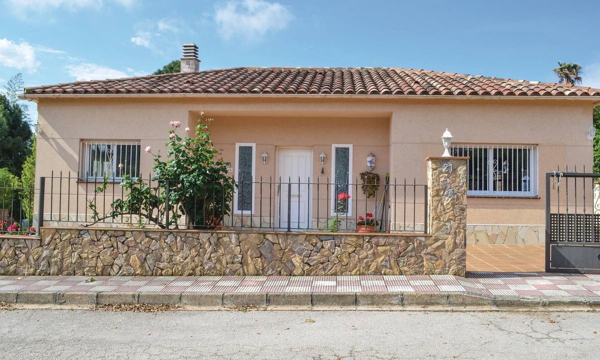 Lloret de Mar House | Just a few kilometers from the picture-perfect sandy beaches, you will find this cozy vacation home