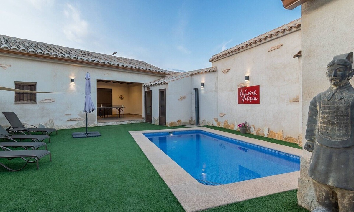 Pulgar House | La Casa De Felisin, Rural Retreat near Puy du Fou with Private Pool in Toledo