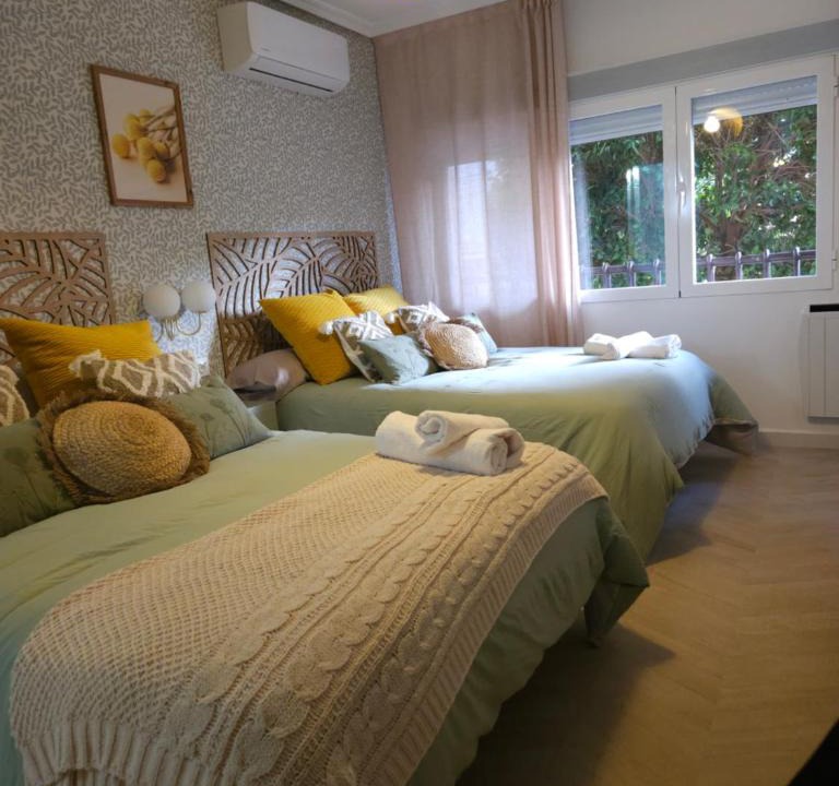 Manzanares Apartment | La Casa De Las Flores