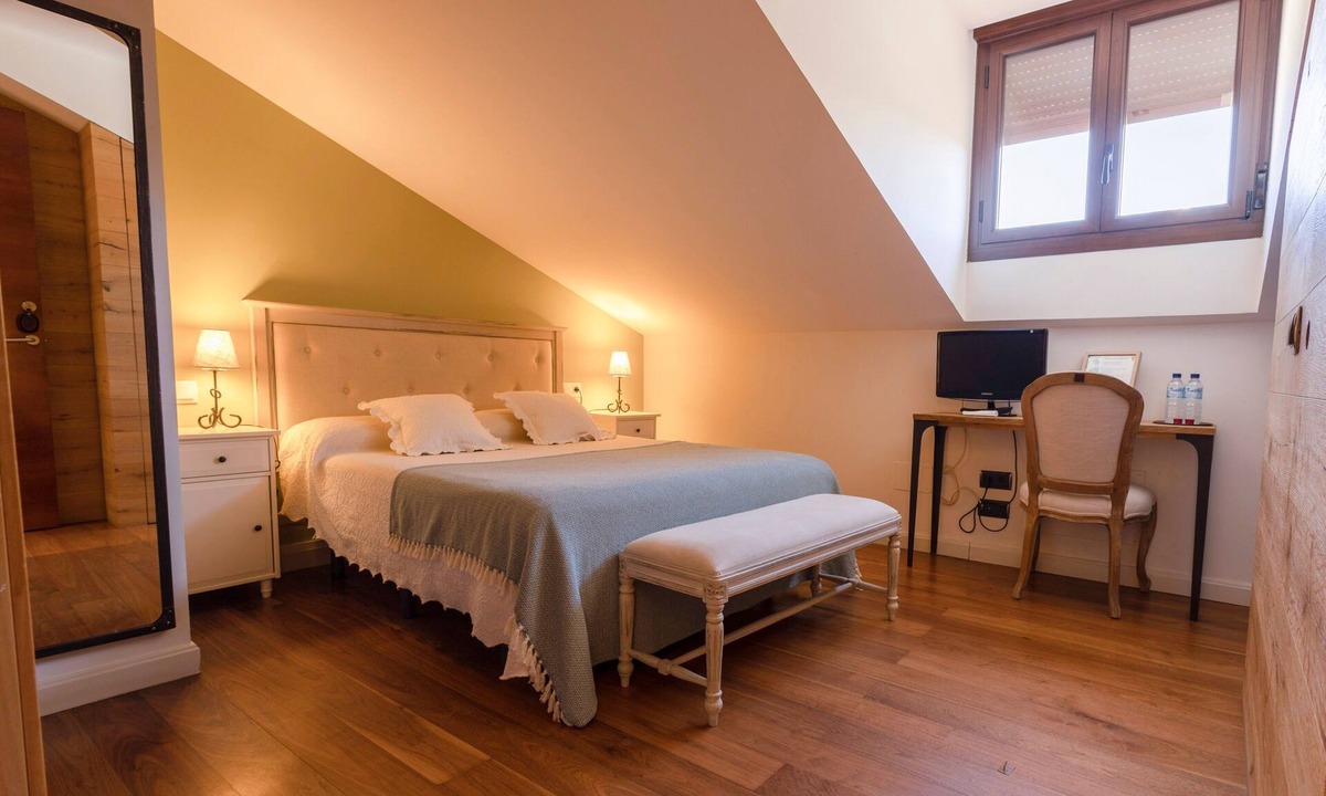 Consuegra Apartment | La Centinela Room, Rural Hotel in Consuegra