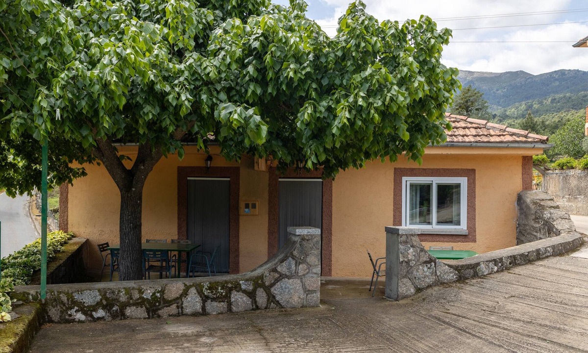 El Barraco House | Lakeside House Alberche B - Lake Burguillo, Gredos Mountains