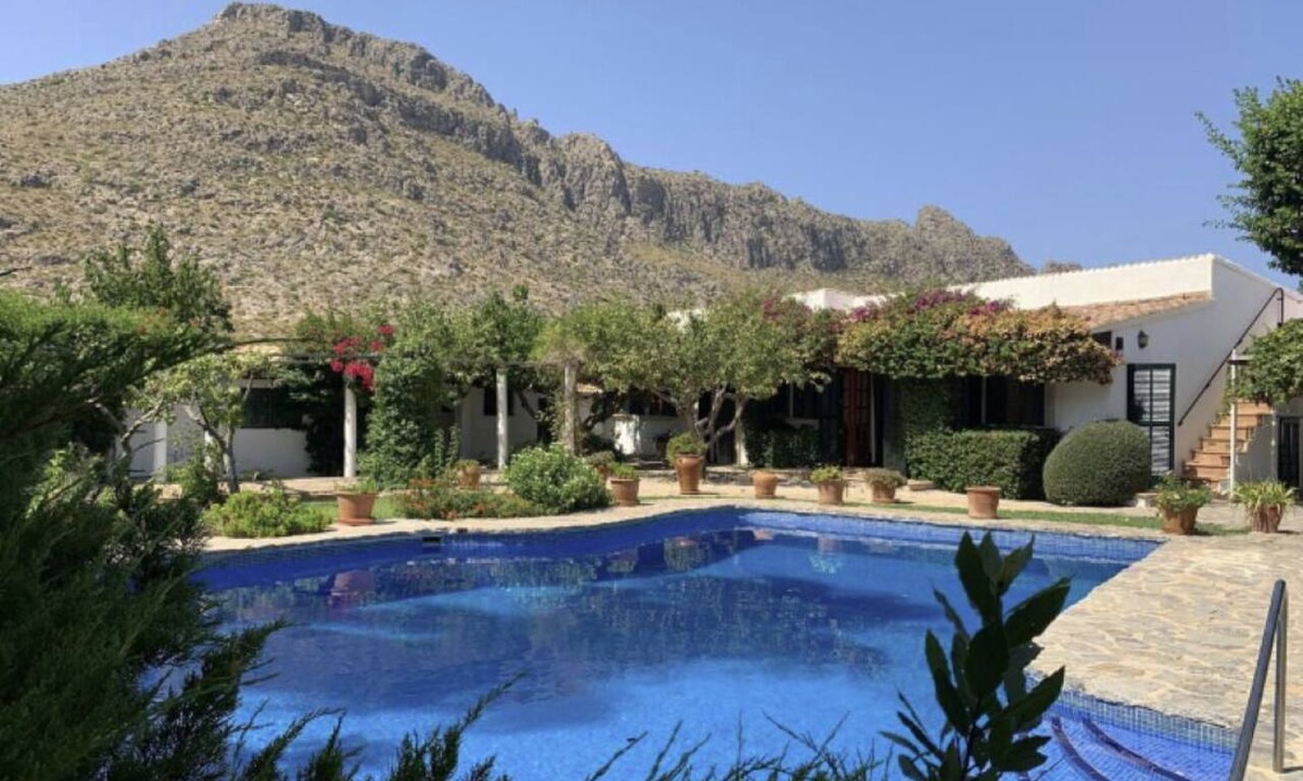 Puerto de Pollensa Villa | Las Rosas – A Peaceful Mallorcan Retreat with Spectacular Mountain Views