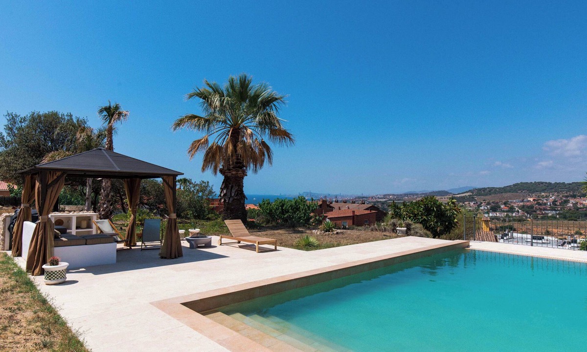 Teia Apartment | Loft apartment with pool, sea and Barcelona views