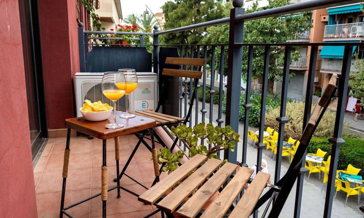 Malgrat de Mar Apartment | Lovely apartment for 3 guests with A/C, WIFI, TV and balcony