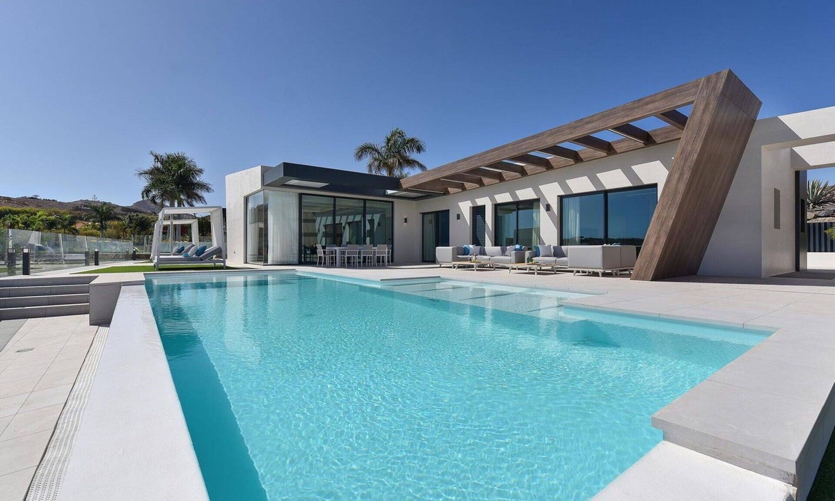 San Bartolome de Tirajana Villa | Lovely apartment in villa for 12 people with WIFI, A/C, private pool, TV, terrace and pets allowed