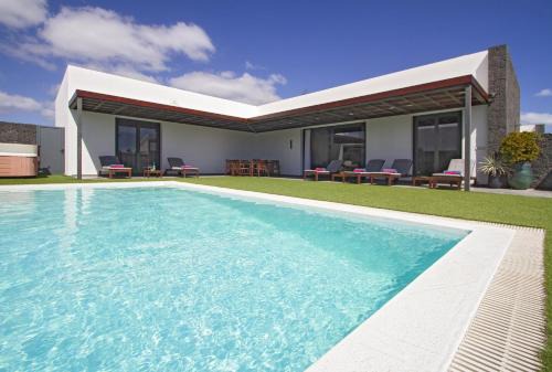Los Mojones Villa | Luxury Los Mojones Villa Short Walk To Old Town Private Heated Pool