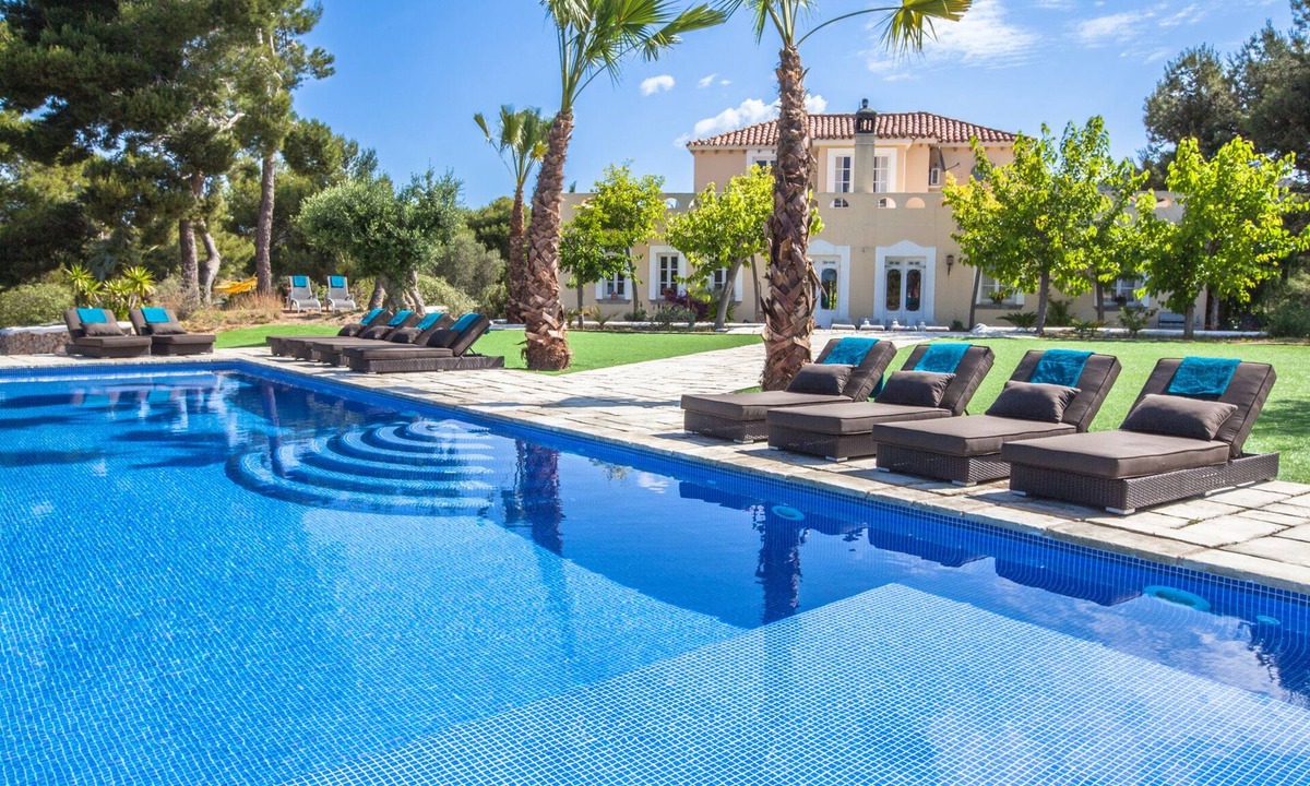 Sitges Villa | Luxury private estate 10 minutes to the sea, infinity pool & stunning views!