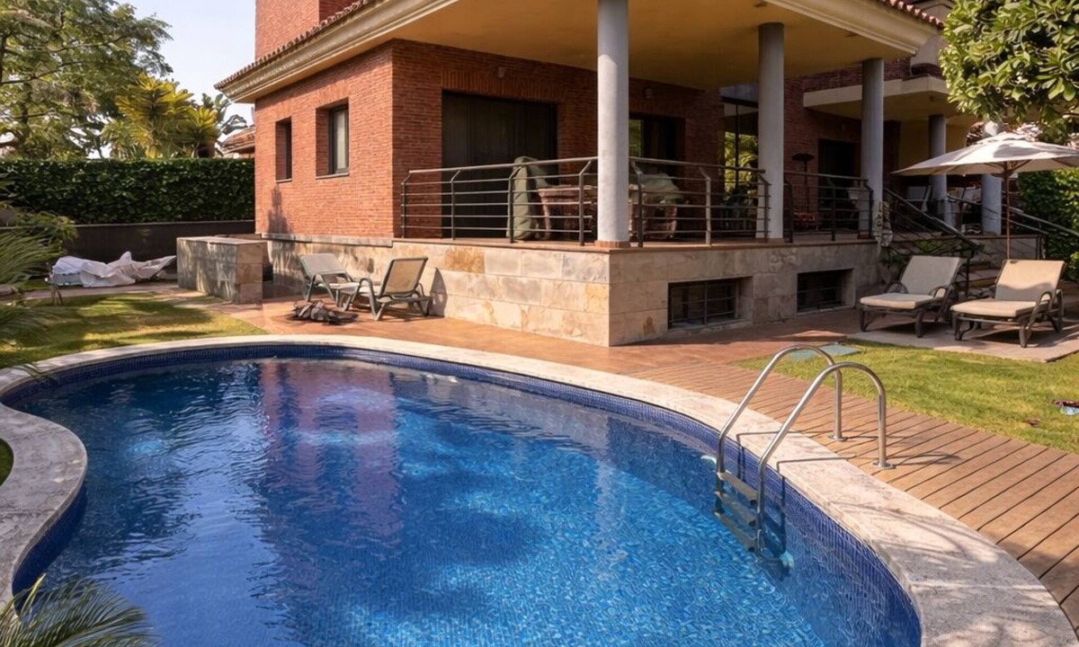 Salou Ski Chalet | Luxury Villa in the center of Salou