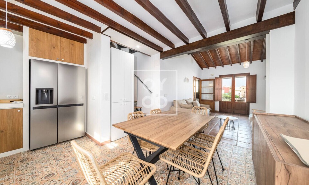 Villajoyosa Apartment | Luz del Faro, apartment in historic townhouse with sea view - by OYOOSTAYS