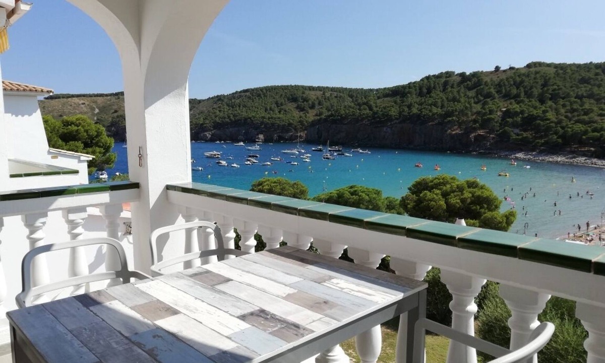 L'Escala Apartment | MAGINIFICO APARTMENT AT THE FOOT OF THE BEACH CALA MONTGO