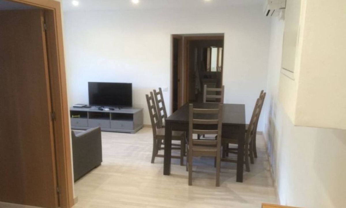 el Bon Pastor Apartment | Modern 2-BdRm Ground Floor w/Free Parking WiFi AC Dishwasher Washer/Dryer Metro!
