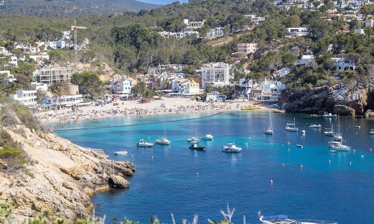Cala Vadella Apartment | Oceanfront Retreat in Sant Josep de sa Talaia with Shared Pool