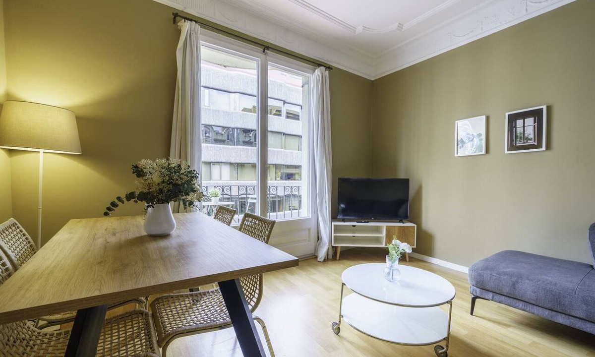 Sant Gervasi Apartment | Ola Living Aribau 4H 2B