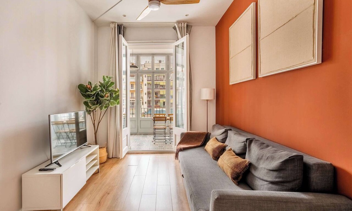 L'Antiga Esquerra de l'Eixample Apartment | Paseo de Gracia sunny and large 4 bedrooms