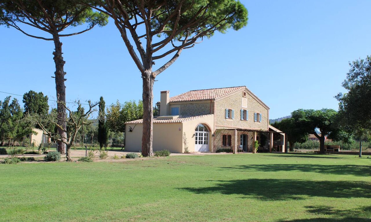 Torroella de Montgri House | Peace and elegance in a Catalan country house with a pool, 3 km from the beach.