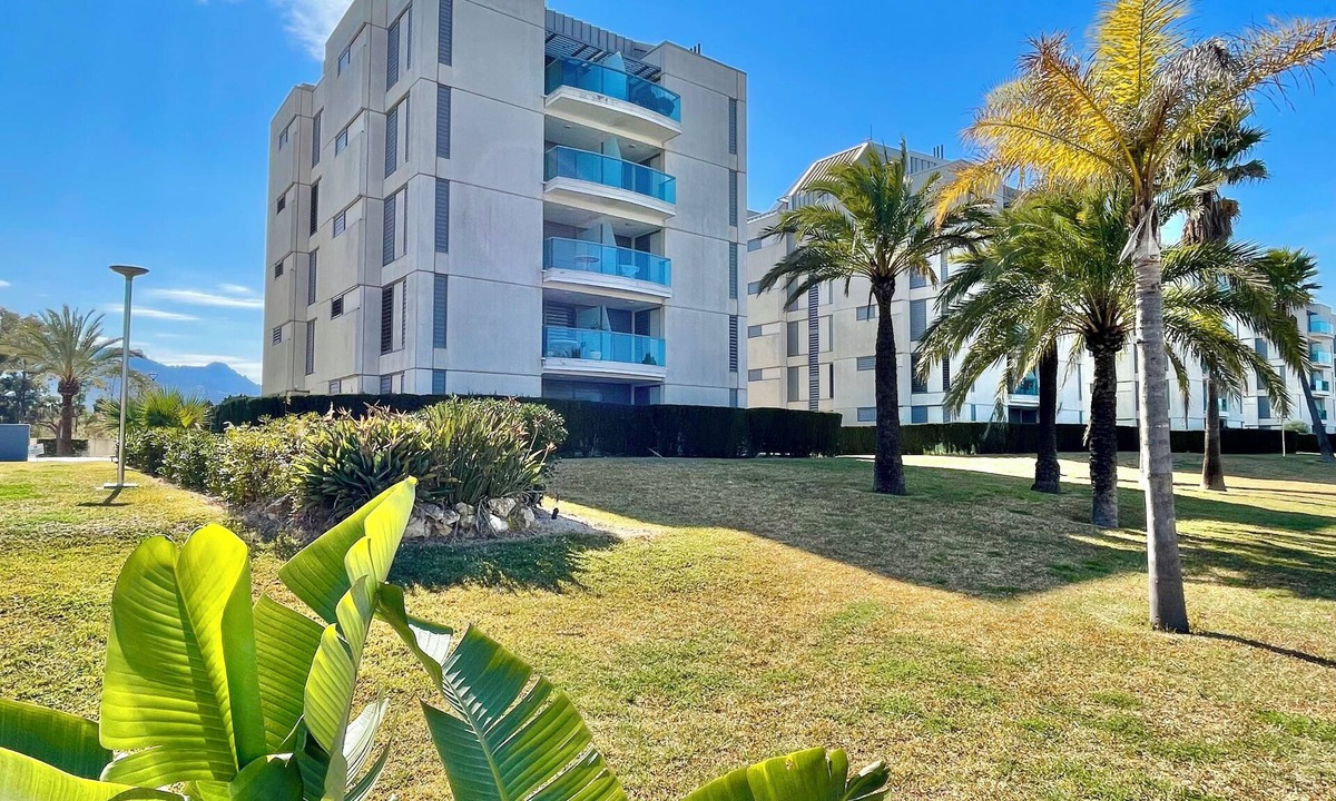 Les Deveses Apartment | Penthouse apartment a stone's throw from the beach