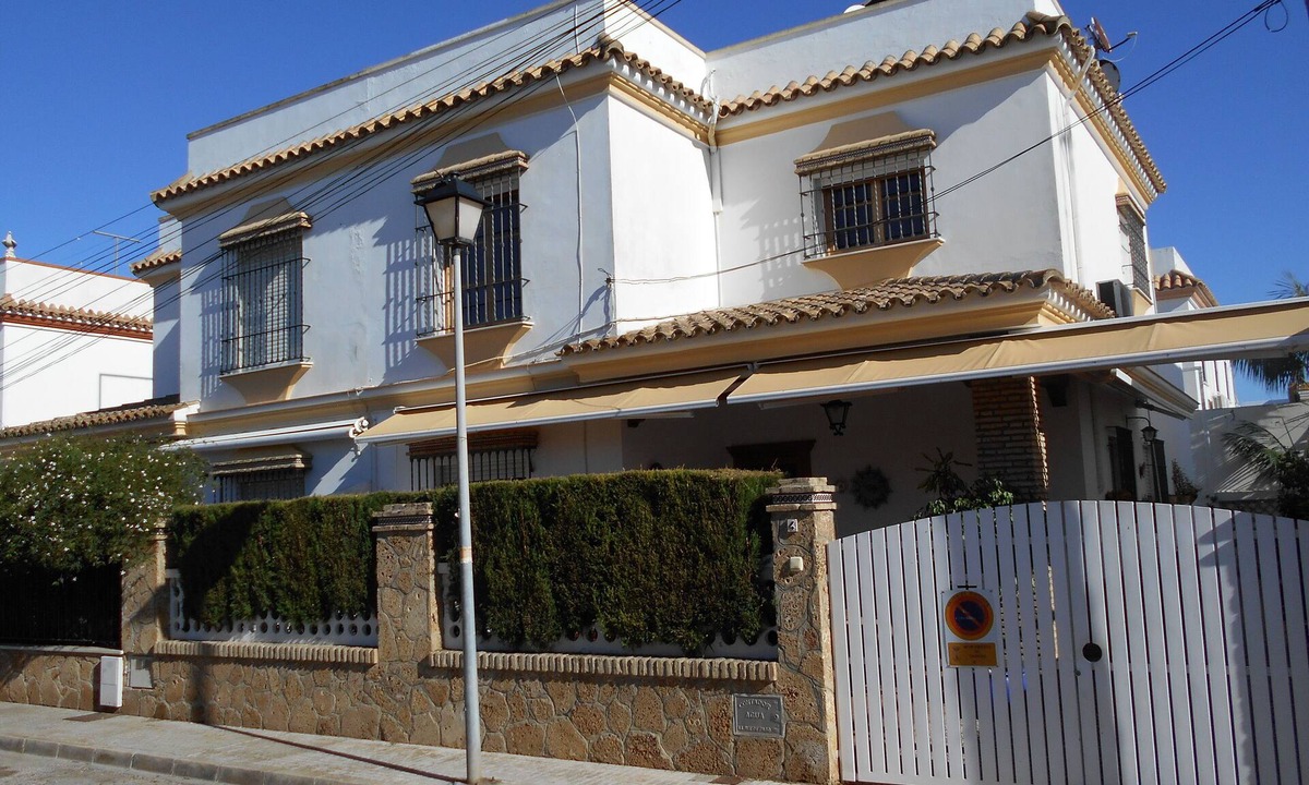 Chipiona Apartment | Penthouse Sleeps 4 with Private Garden