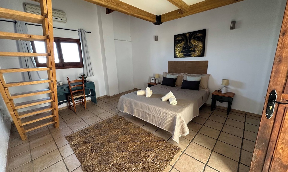 Ibiza Town Cottage | Playa dén Bossa Apartment
