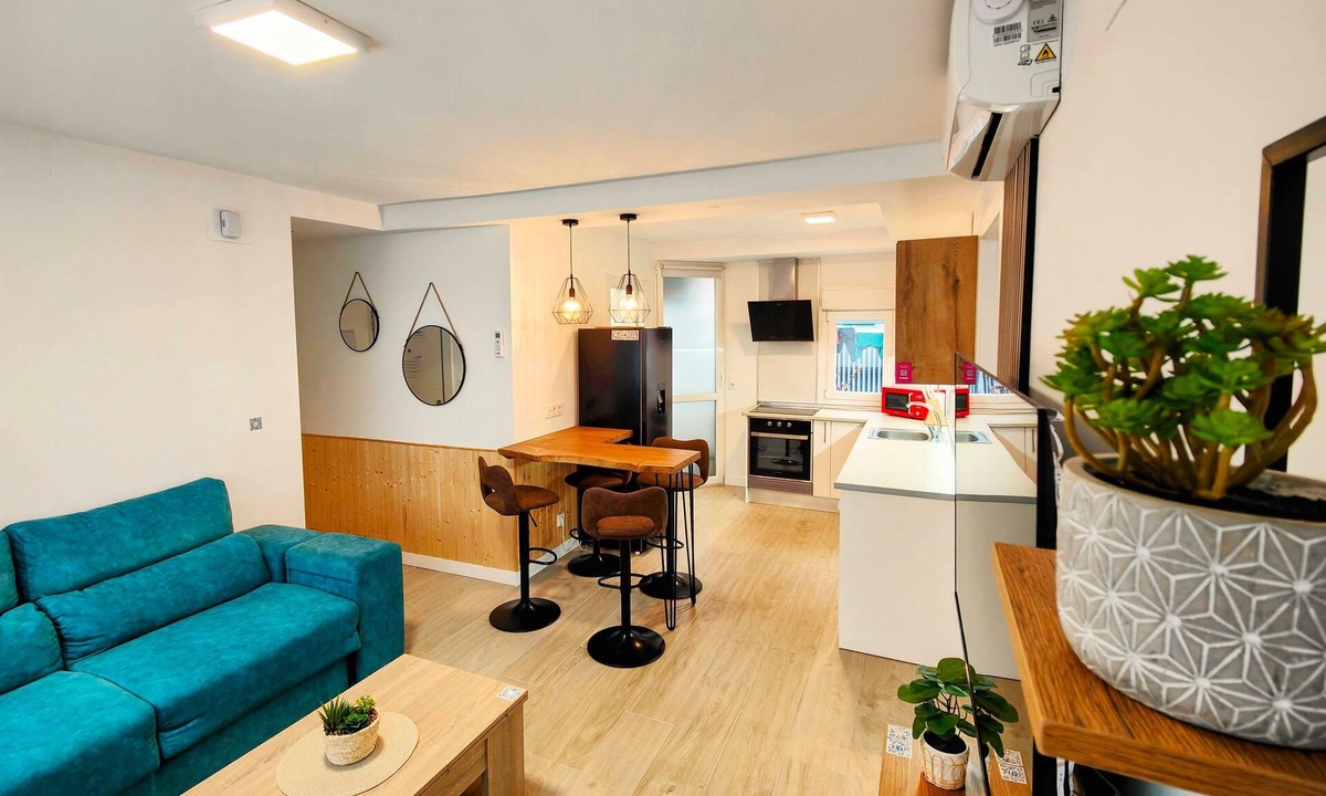 Garrido Norte Apartment | plushomes | El Andén de Garrido (no lift)